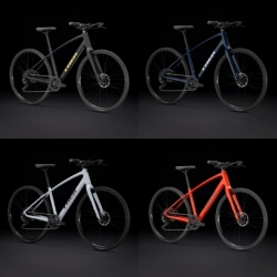 上段左:Matte Trek Black,右:Mulsanne Blue,下段左Plasma Grey Pearl,右:Lava
